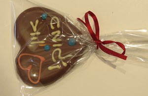 שוקולד לב על מקל - אין כמוך 7x7 ס"מ <br>שוקולוד בוטיק עבודת יד