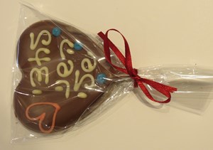 שוקולד לב על מקל - לחצי השני שלי 7x7 ס"מ <br>שוקולוד בוטיק עבודת יד