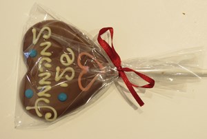 שוקולד לב על מקל - למהממת שלי 7x7 ס"מ <br>שוקולוד בוטיק עבודת יד