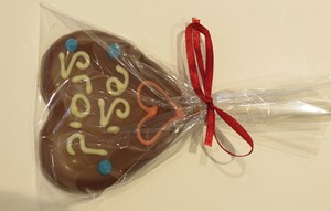 שוקולד לב על מקל - לנסיך שלי 7x7 ס"מ <br>שוקולוד בוטיק עבודת יד