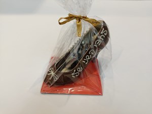 נעל עקב משוקולד - לחצי השני שלי 18X13 ס"מ <br>שוקולוד בוטיק עבודת יד