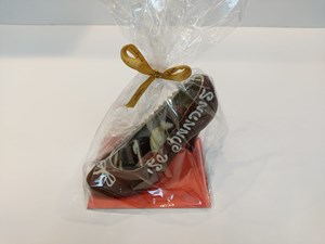 נעל עקב משוקולד - למהממת שלי 18X13 ס"מ <br>שוקולוד בוטיק עבודת יד