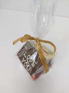 בית משוקולד קטן i love you     8x9